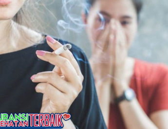 Perokok Lebih Rentan Terpapar Covid-19, Bagaimana dengan Perokok Pasif?